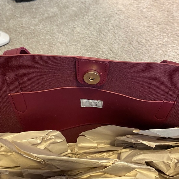 Handbags - Picture 11 of 14